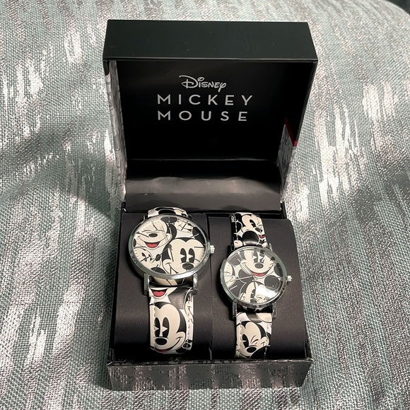 BNIB ACCUTIME HIS & HERS DISNEY MICKEY MOUSE JAPANESE MOVEMENT WATCH SET - Picture 2 of 11